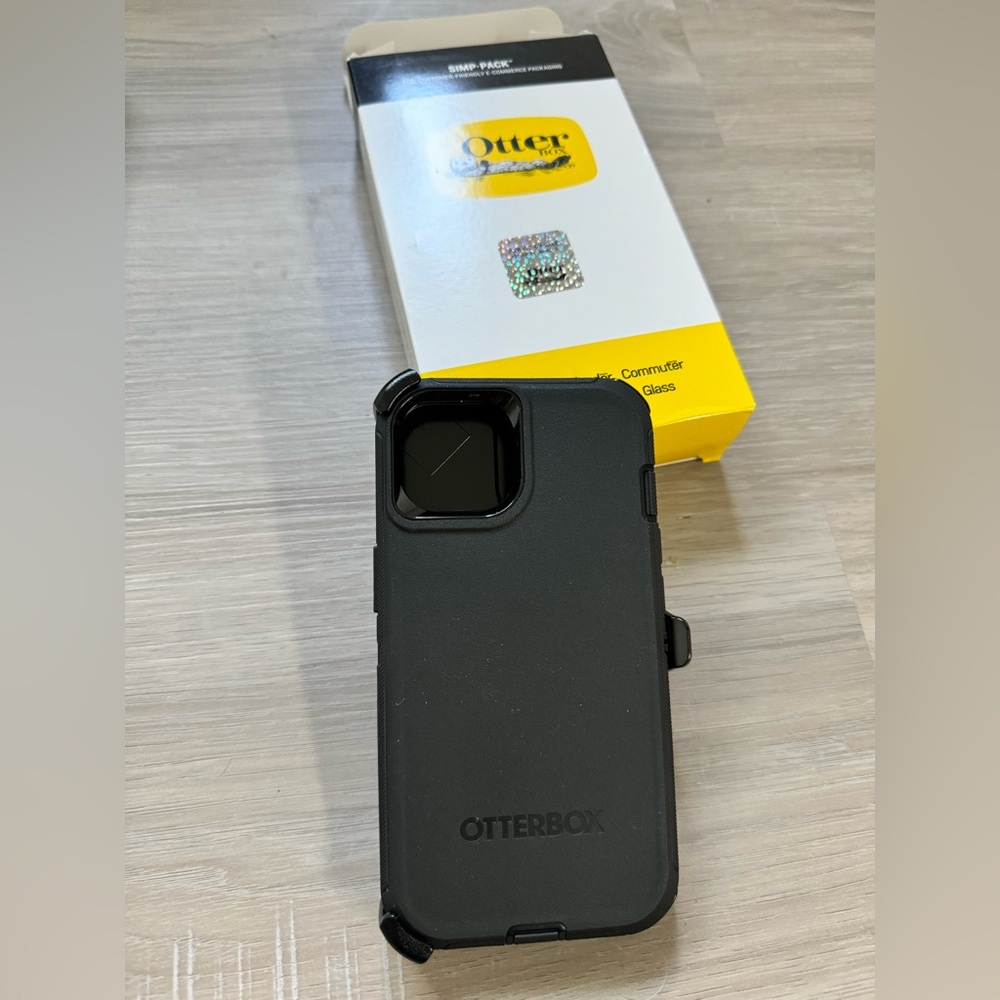 iPhone 13 or 14 otter box phone case